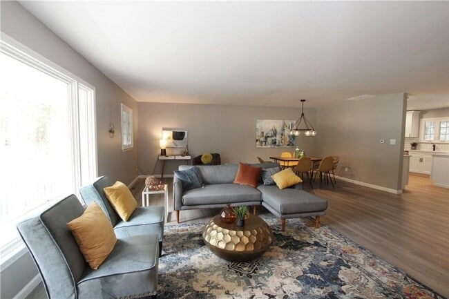 Building Photo - For Rent fully renovated 3BD 2BA Ranch home in Carmel, IN