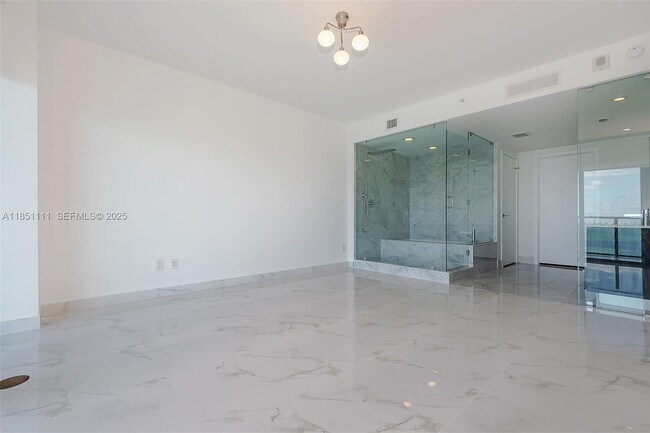 Building Photo - 3131 NE 7th Ave