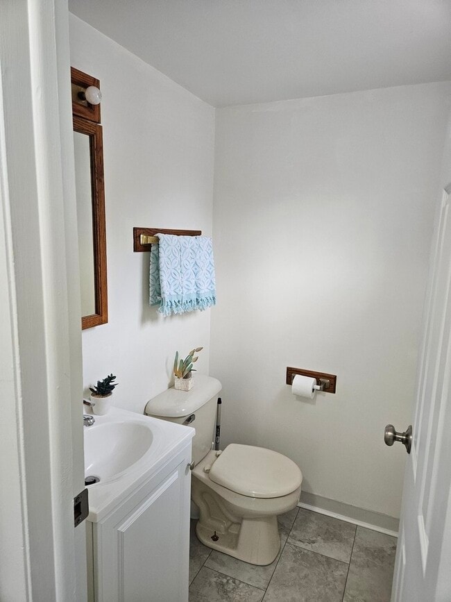 Building Photo - 1S252 Stratford Ln