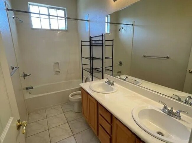 Building Photo - $4690 -- Stunning 4-Bedroom Home in Desira...