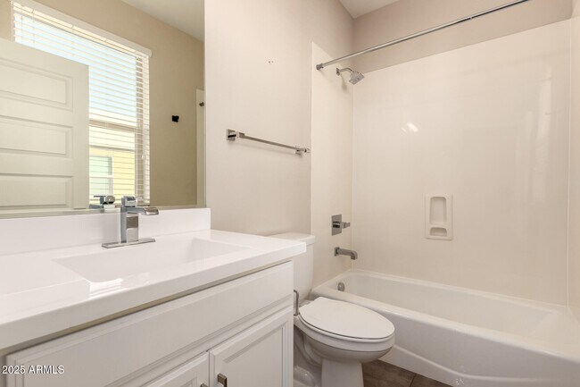 Building Photo - 820 N 8th Ave