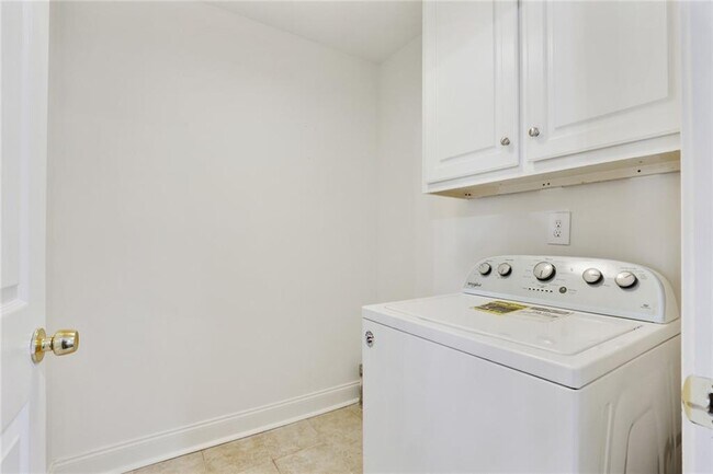 Building Photo - 1245 Ladd St SW