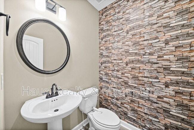 Building Photo - 415 Glenstone Springs Dr