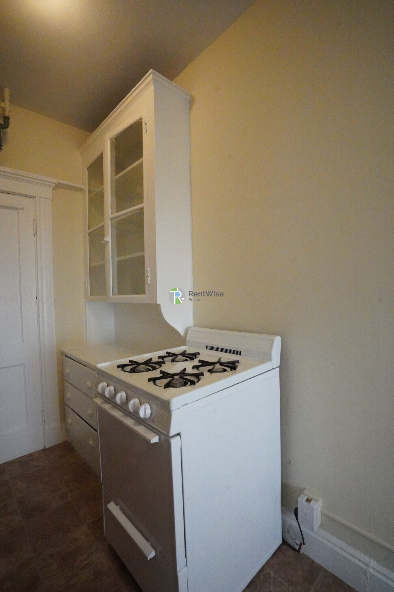 Building Photo - 228 Kelton St