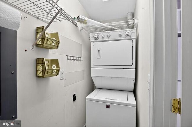 Building Photo - 2013 Rudy Serra Dr