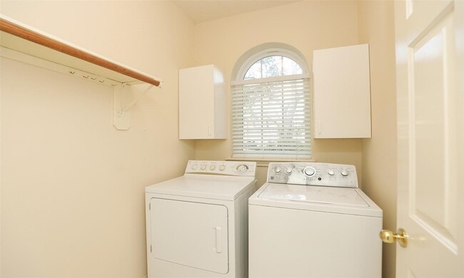 Building Photo - 7502 Holly Ct Estates Dr