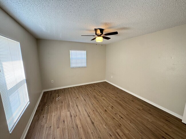 Building Photo - Spacious 4-Bedroom Home with 3 Full Baths in Whispering Trails – Pet Friendly!