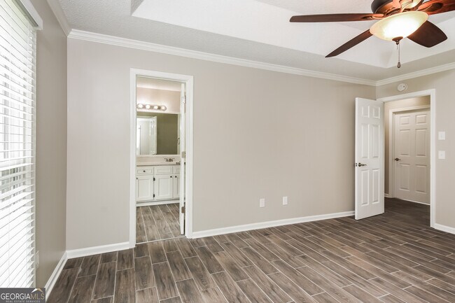 Building Photo - 17 Stonecreek Dr SW
