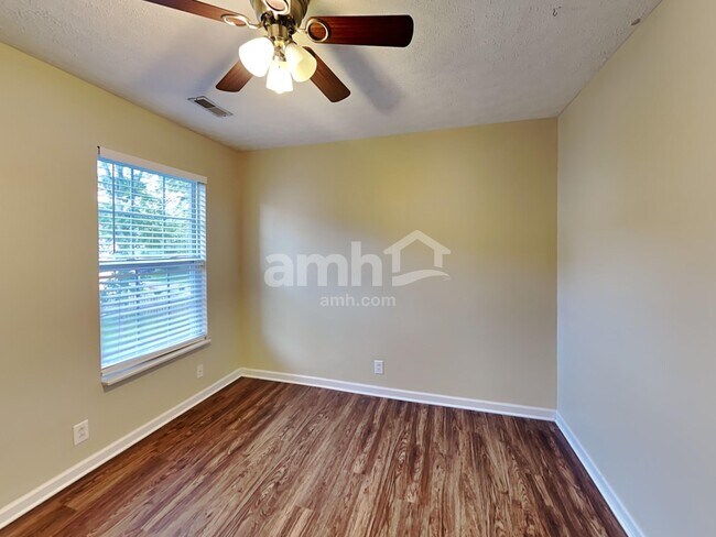 Building Photo - 102 Fairgrove Cir