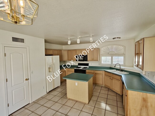 Building Photo - 6717 W Nueva Vista Dr