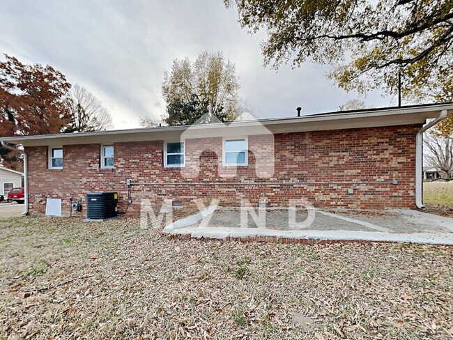 Building Photo - 207 Gaddis Dr