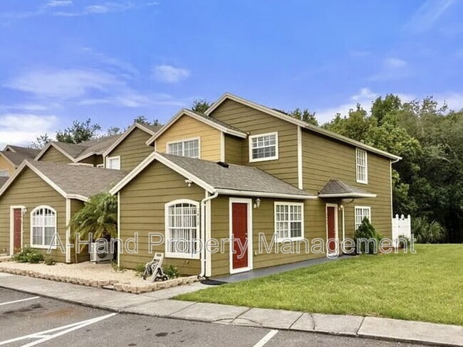 Building Photo - 2408 Fan Palm Dr