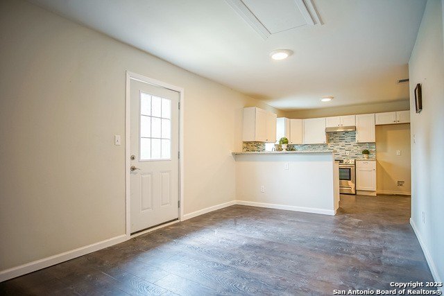 Building Photo - 303 Victor St