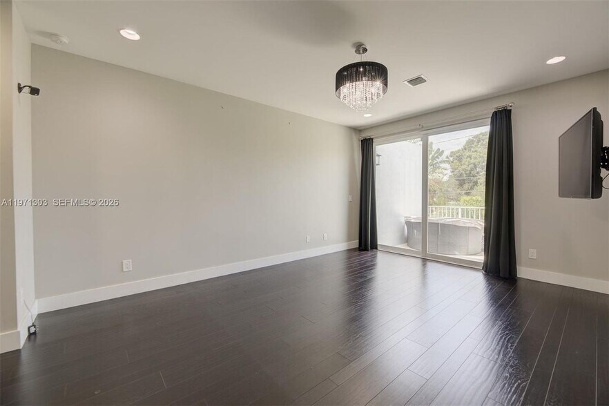 Building Photo - 619 SW 17th St