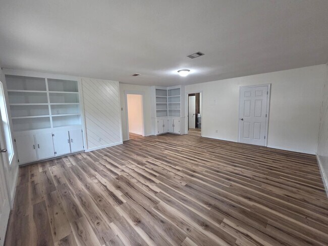 Building Photo - 237 Saratoga Dr