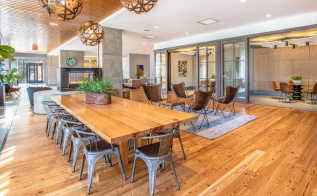 Building Photo - 321 Summer St