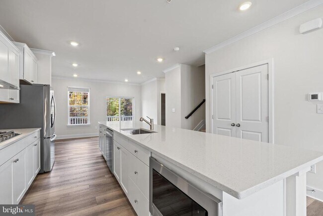 Building Photo - 516 Downswing Rd