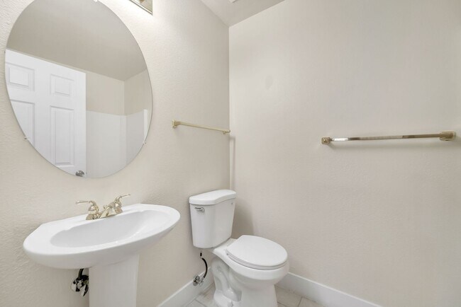 Building Photo - Single-Story Seven Hills Retreat with Stunning City & Mountain Views!