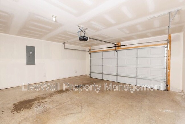 Building Photo - 30 Stevens Cv Dr