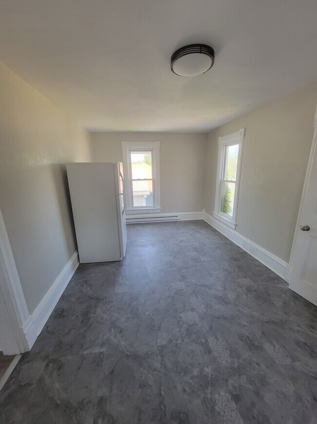 Building Photo - 516 2nd Ave S