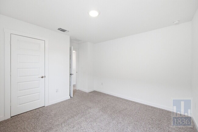 Building Photo - 10925 Tildon Ave