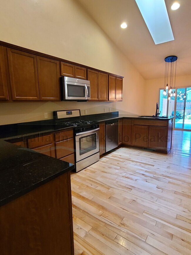 Building Photo - 895 Longbow Ln