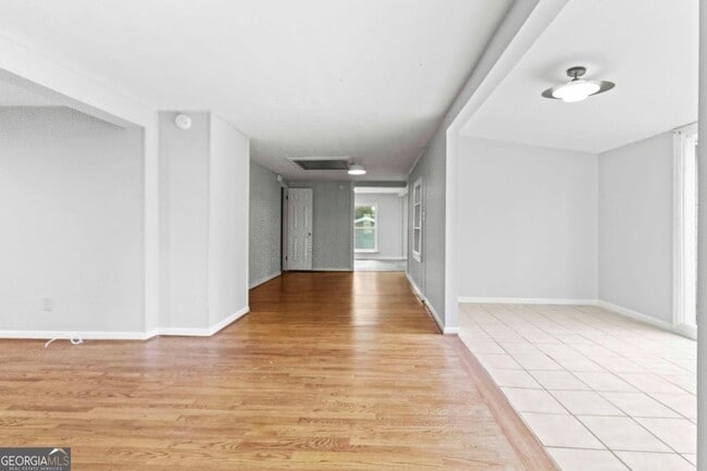 Building Photo - 2312 Wayside Dr