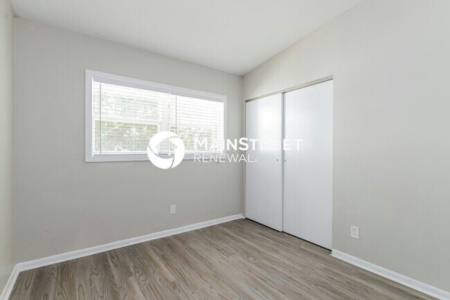 Building Photo - 3 Bedroom Pet-Friendly Home in Sarasota, FL with Main Street Renewal