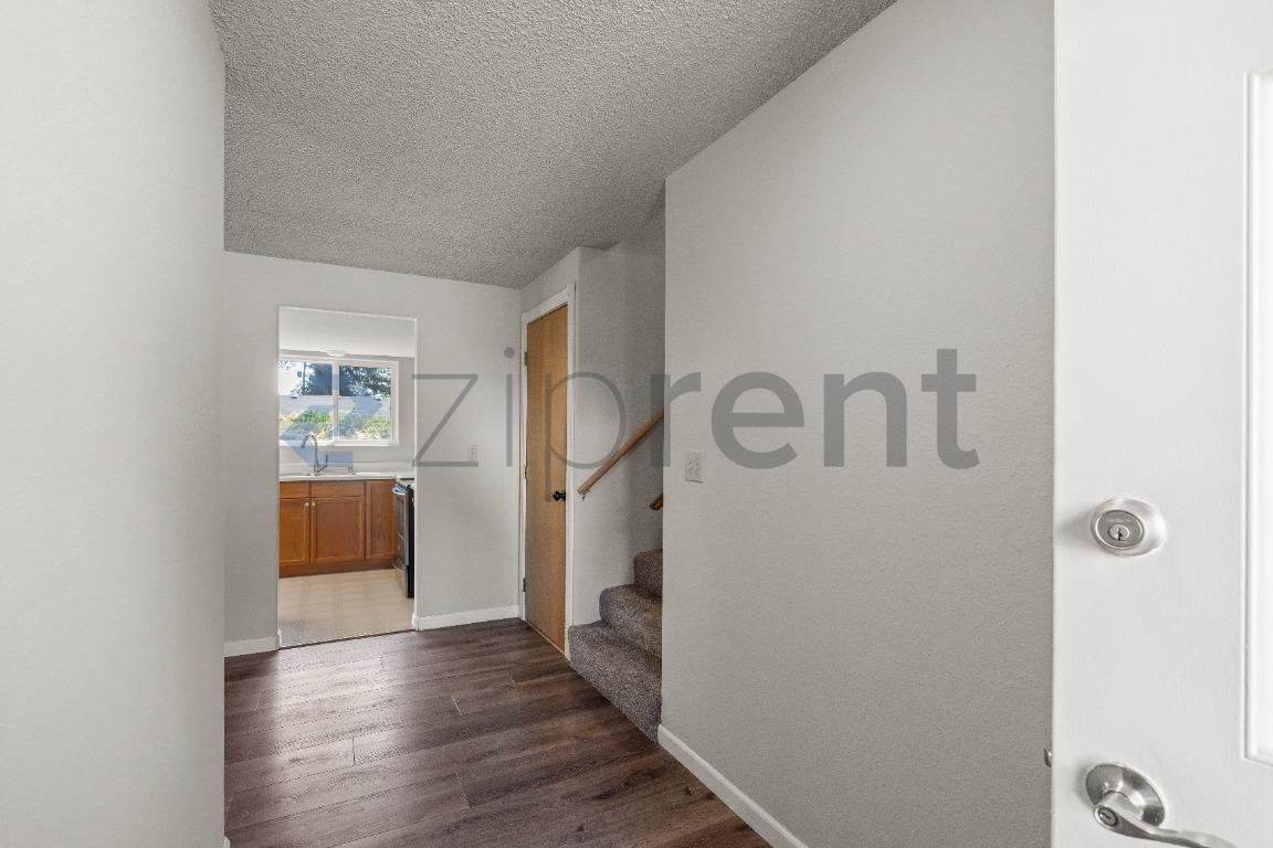 Building Photo - Unit