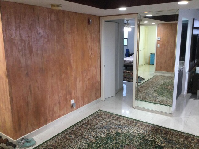 Building Photo - 5280 N Ocean Dr