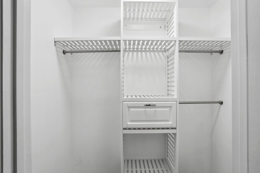 Main Closet - 1612 Huntingdon Chase