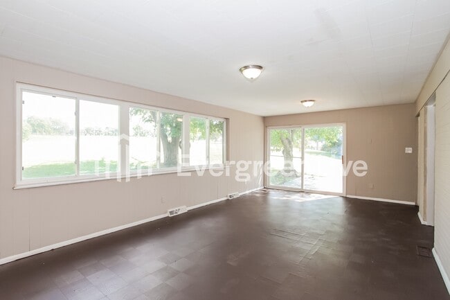 Building Photo - 5774 Glow Ct