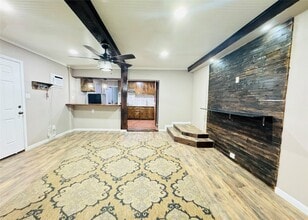 Building Photo - 403 Clear Lake Rd