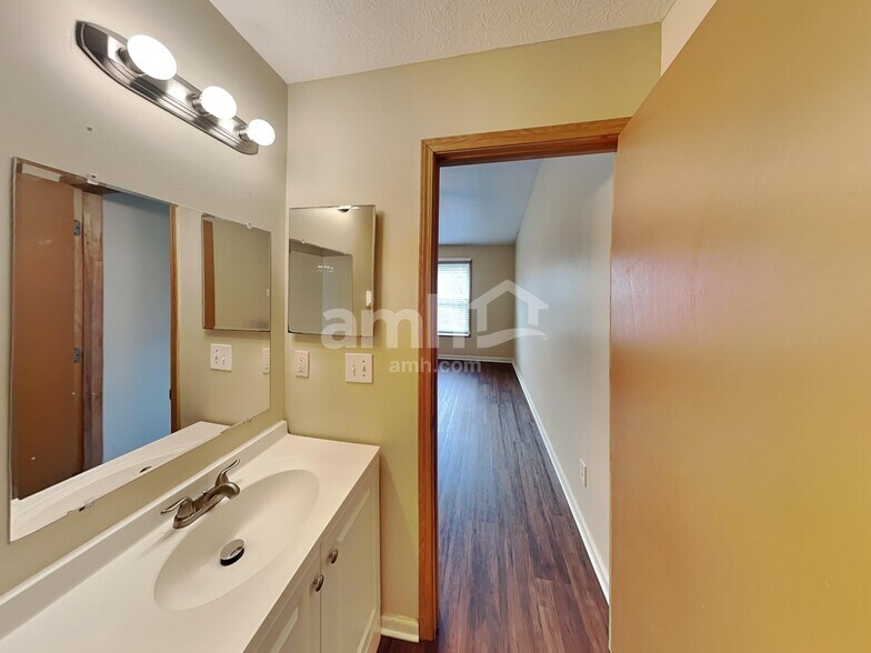 Building Photo - 2901 Gablewood Dr