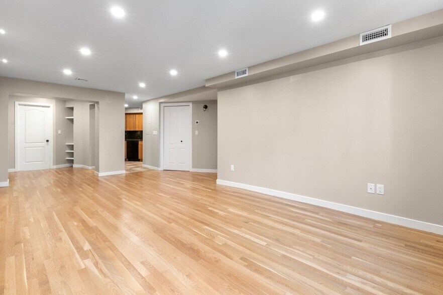 Building Photo - 103 Charter St