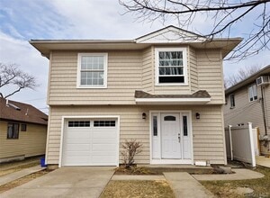 Building Photo - 451 E Pine St