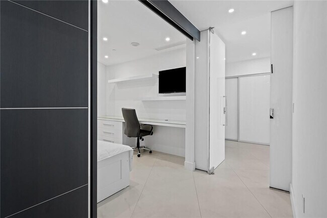 Building Photo - 701 N Fort Lauderdale Beach Blvd