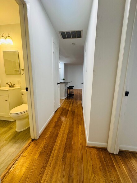 Building Photo - 1216 W Leigh St