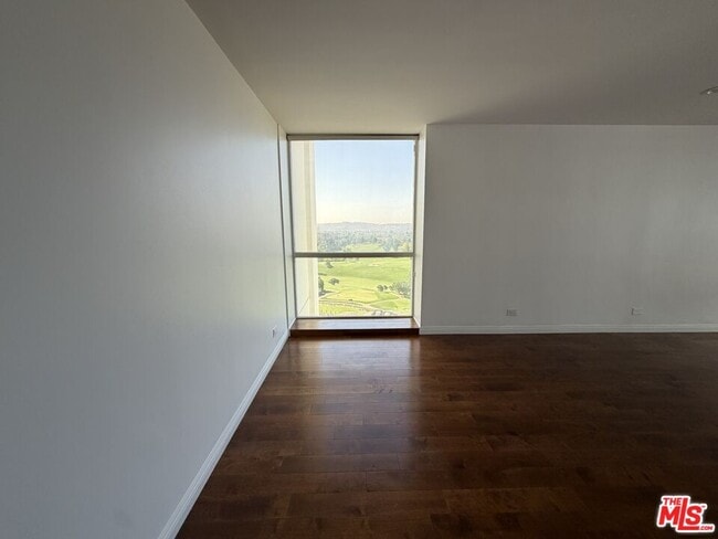 Building Photo - 2222 Ave of the Stars