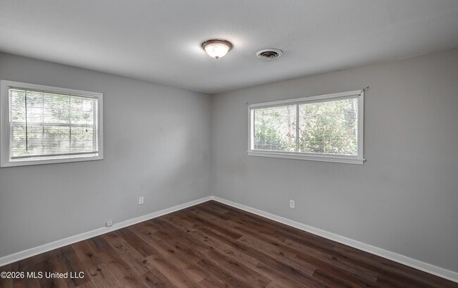 Building Photo - 823 Dunton Rd