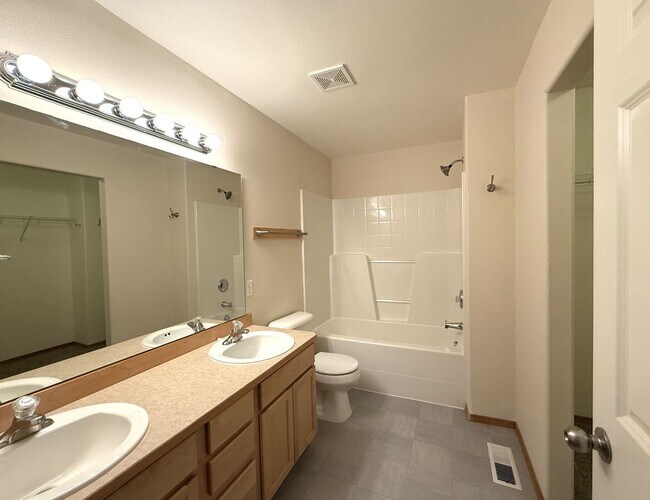 Building Photo - Newly Updated and Pet Friendly!