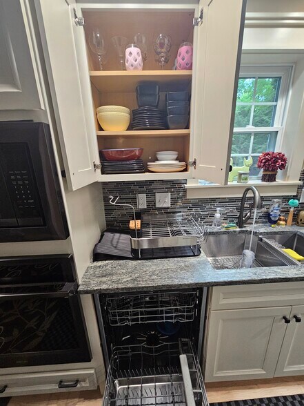 Building Photo - 435 High St