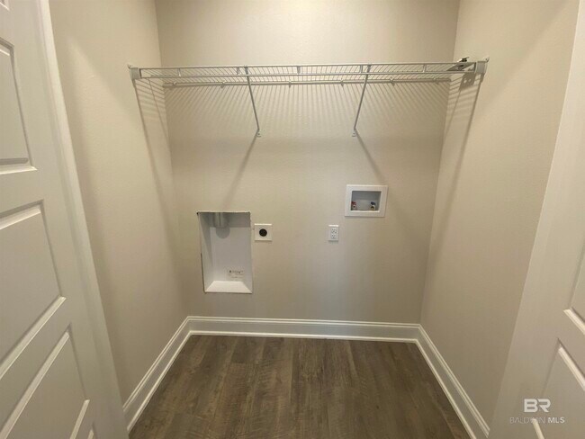 Building Photo - 6677 Spaniel Dr