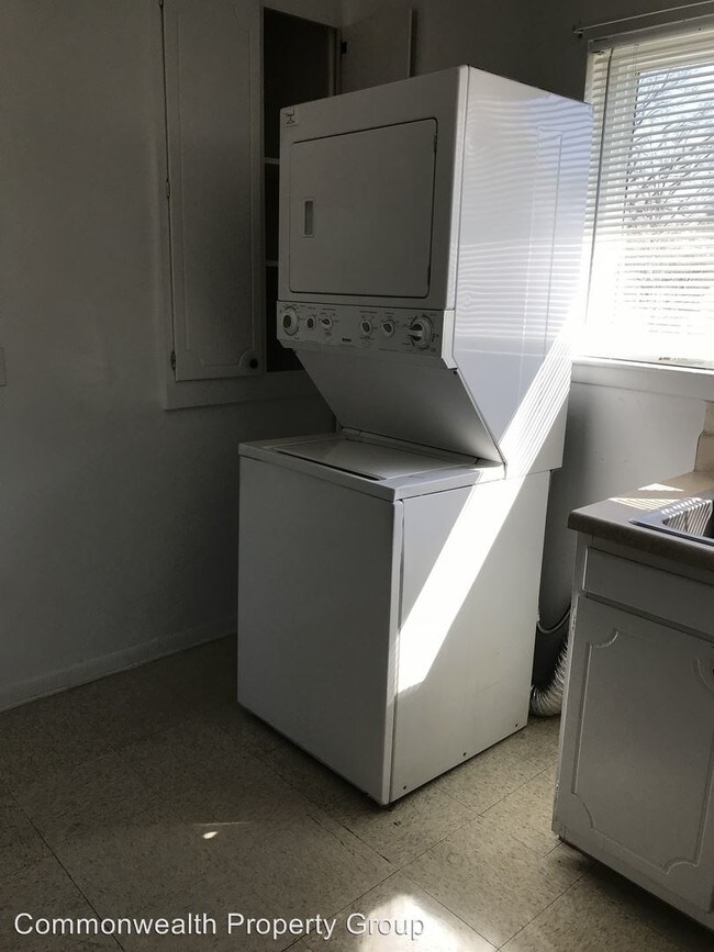 Building Photo - 2 br, 1 bath Apartment - 8 Pollux Circle East