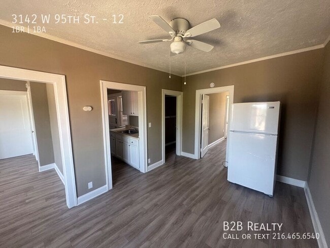 Building Photo - 3142 W 95th St