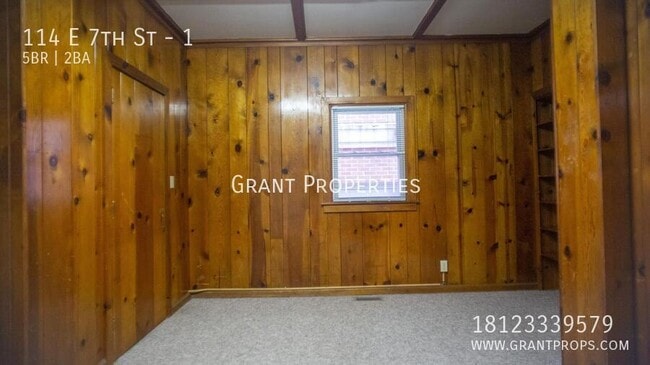 Building Photo - 114 E 7th St
