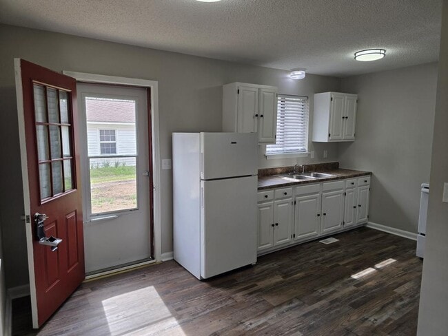 Building Photo - 301 N Broad St