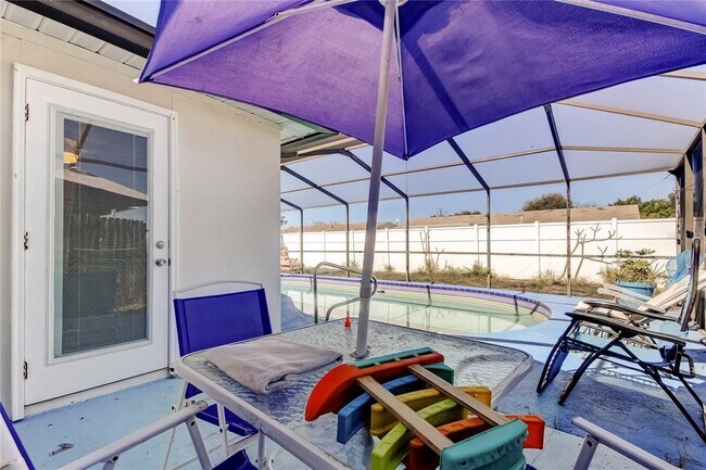 Building Photo - 3041 Huntington Rd