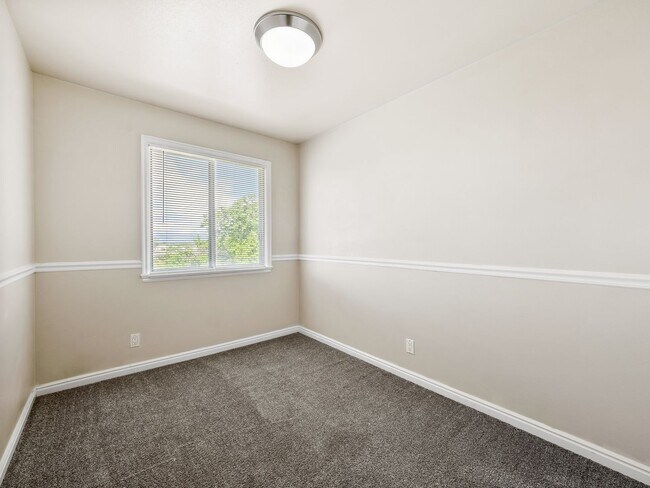 Building Photo - Cam-715 E 950 S Provo, UT 84606