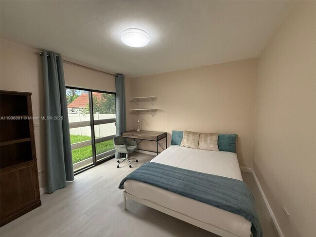 Building Photo - 245 189th Terrace